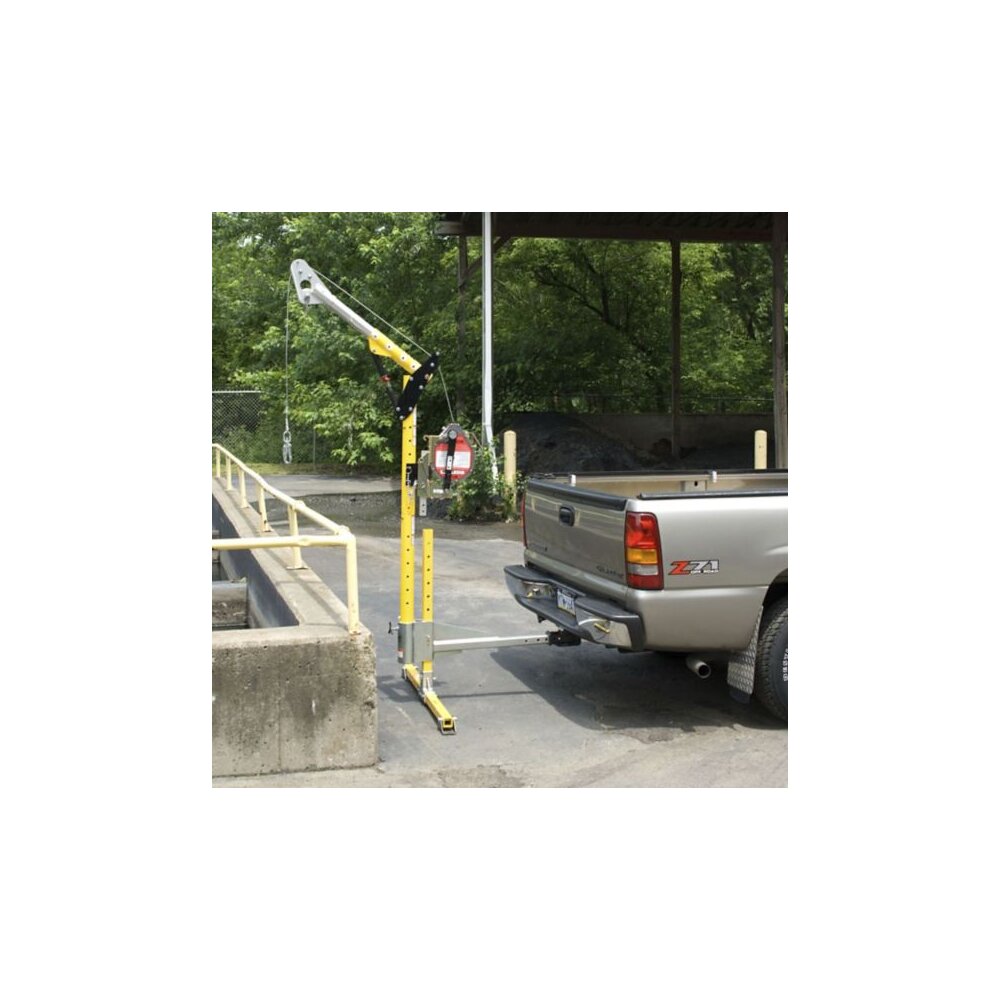 Vehicle Hitch Mount Sleeve Honeywell DuraHoist™ in use