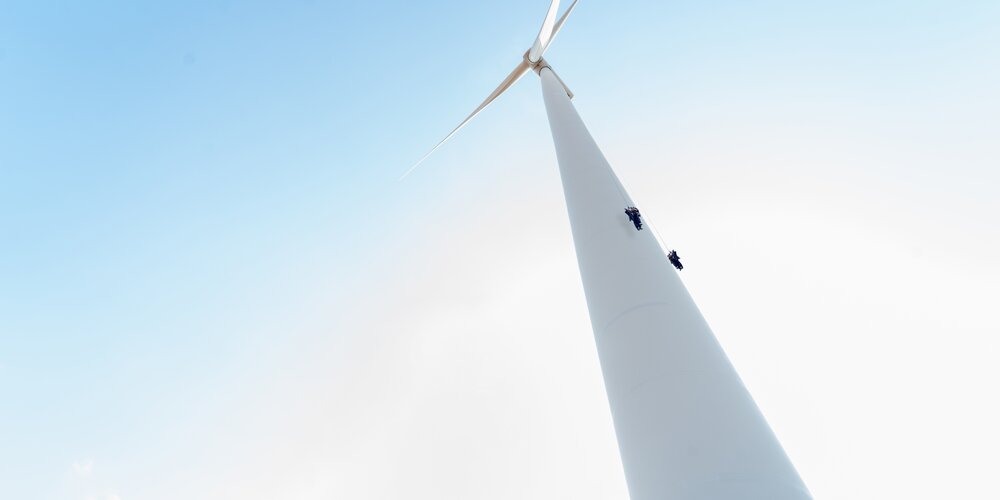 Evacuator Wind Turbine Escape Descent Device
